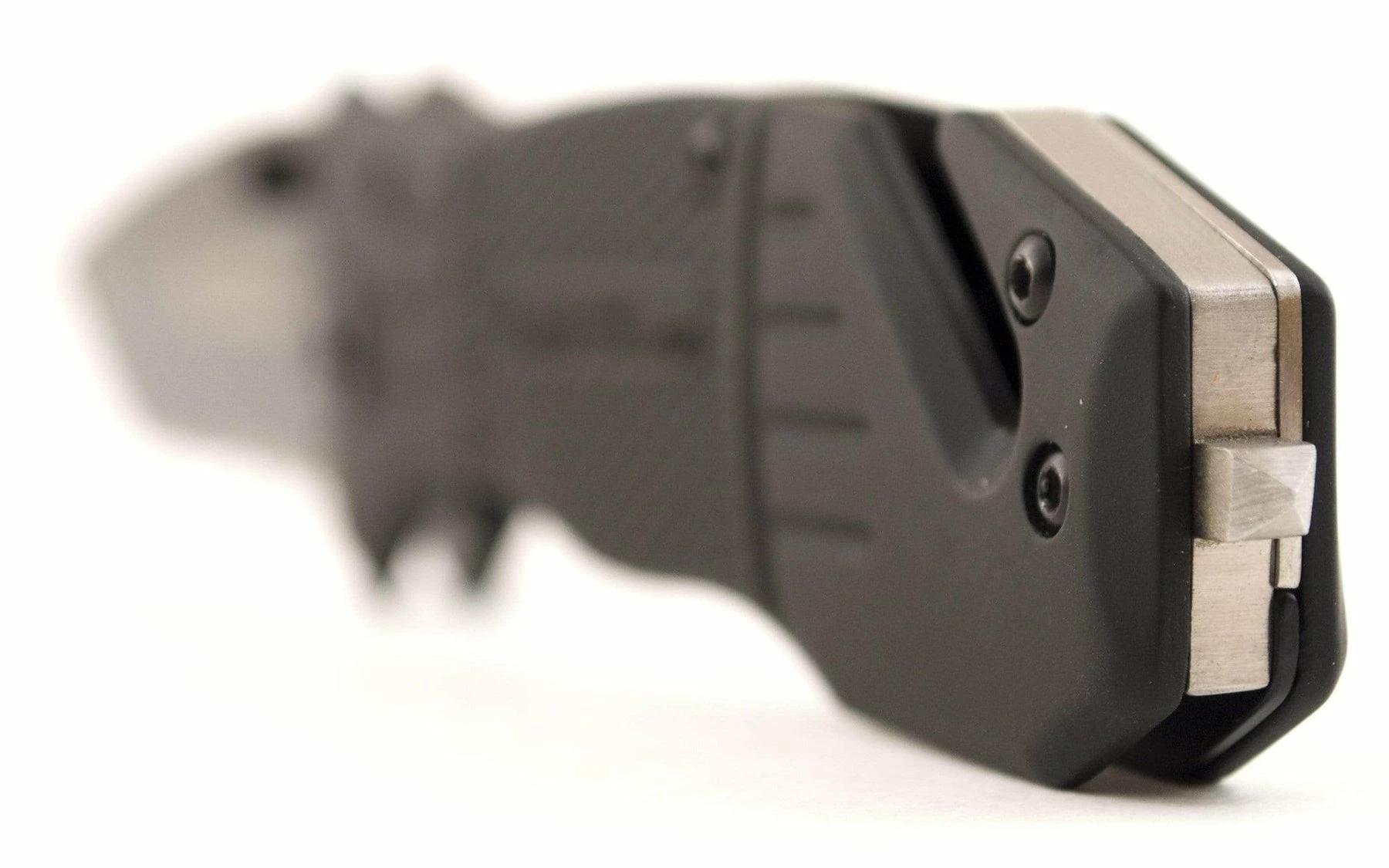 Smith & Wesson Extreme Ops Tanto Pocket Knife With Partially Serrated Blade SWFR2S - Image 4