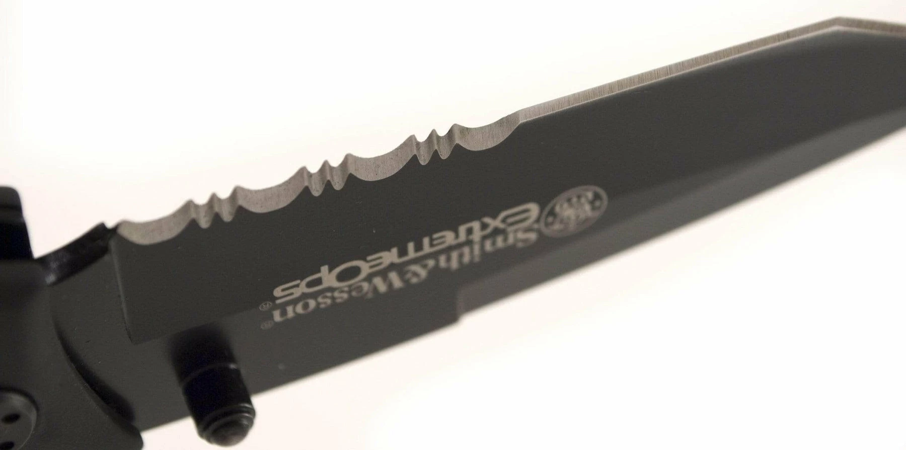 Smith & Wesson Extreme Ops Tanto Pocket Knife With Partially Serrated Blade SWFR2S - Image 13
