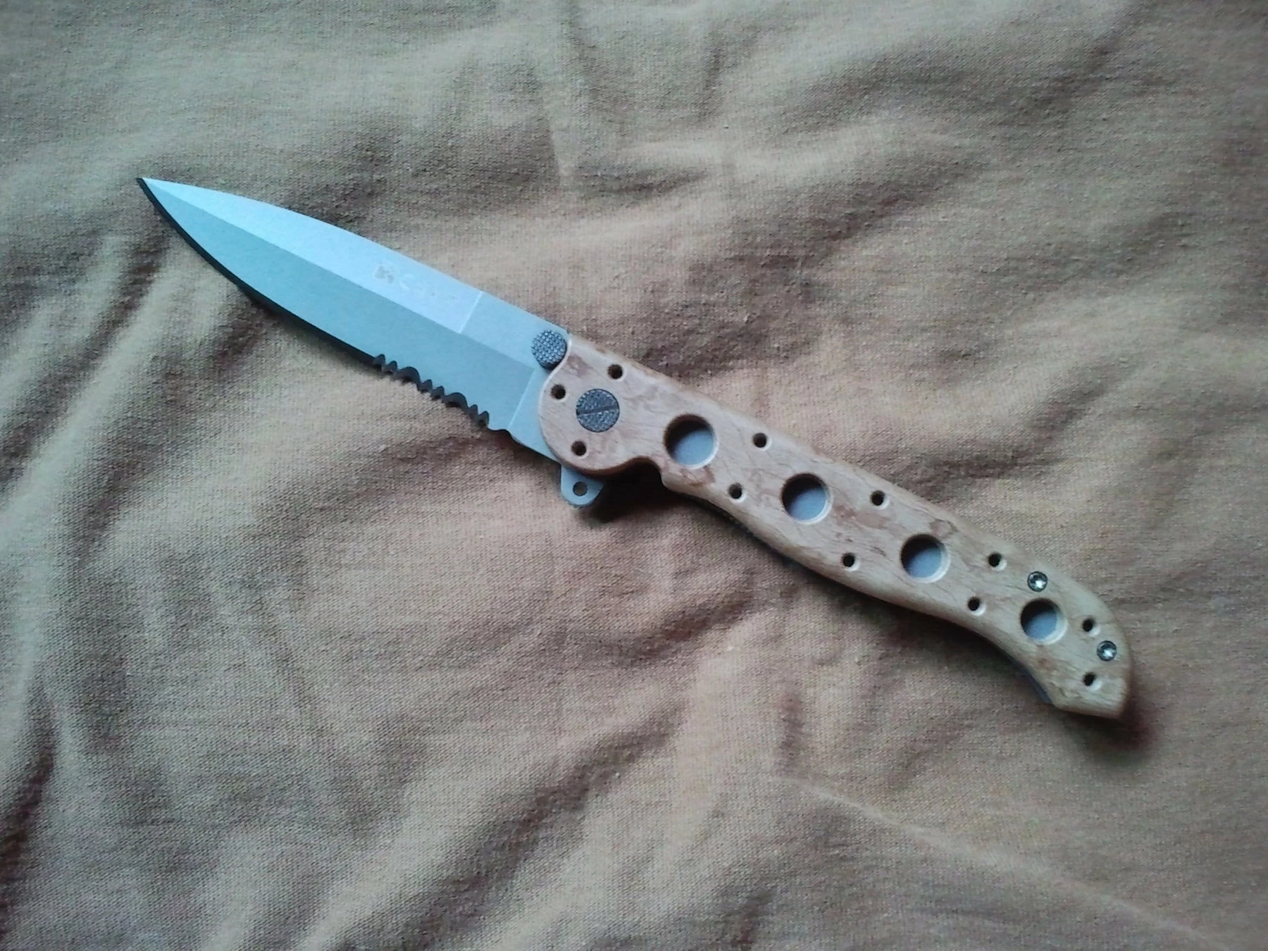 Columbia River (CRKT) CRKT M16 3.5" Pocket Knife (Combo Edge, Desert Tan Zytel Handle) - Image 4